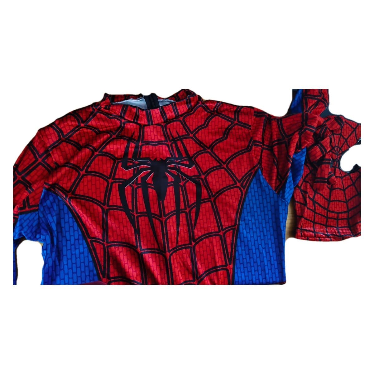 Disfraz Spider-Man Tobey Maguire, vista frontal con la araña negra