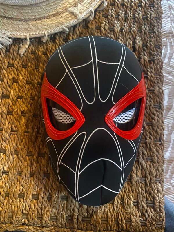 Máscara Spider-Man Negra Roja con Ojos Móviles
