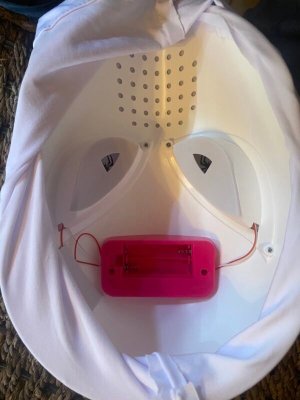 IMG_3202 Máscara de Gwen con Activación por Sensor