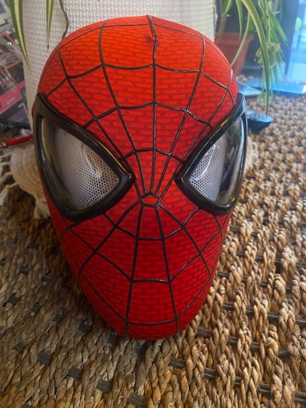 Máscara Spider-Man Premium con Ojos Móviles