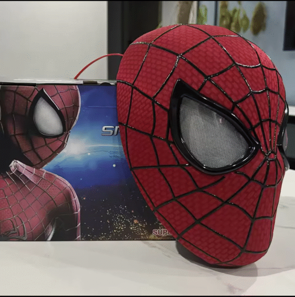 Máscara Spider-Man Premium con Ojos Móviles