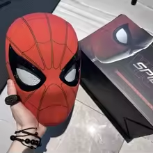 Máscara Spider-Man con ojos móviles teledirigidos disponible en Arácnida Store Santiago Chile